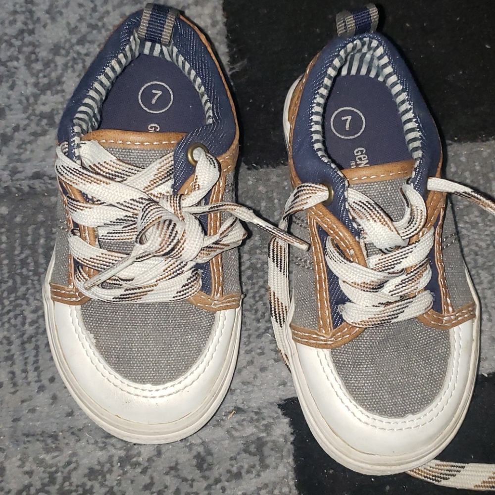 Toddler Lace up shoes